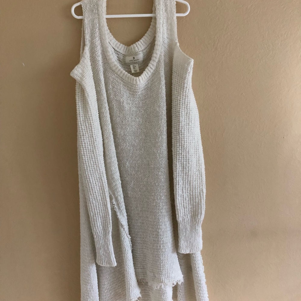 Cold shoulder flowy creme sweater dress (L)